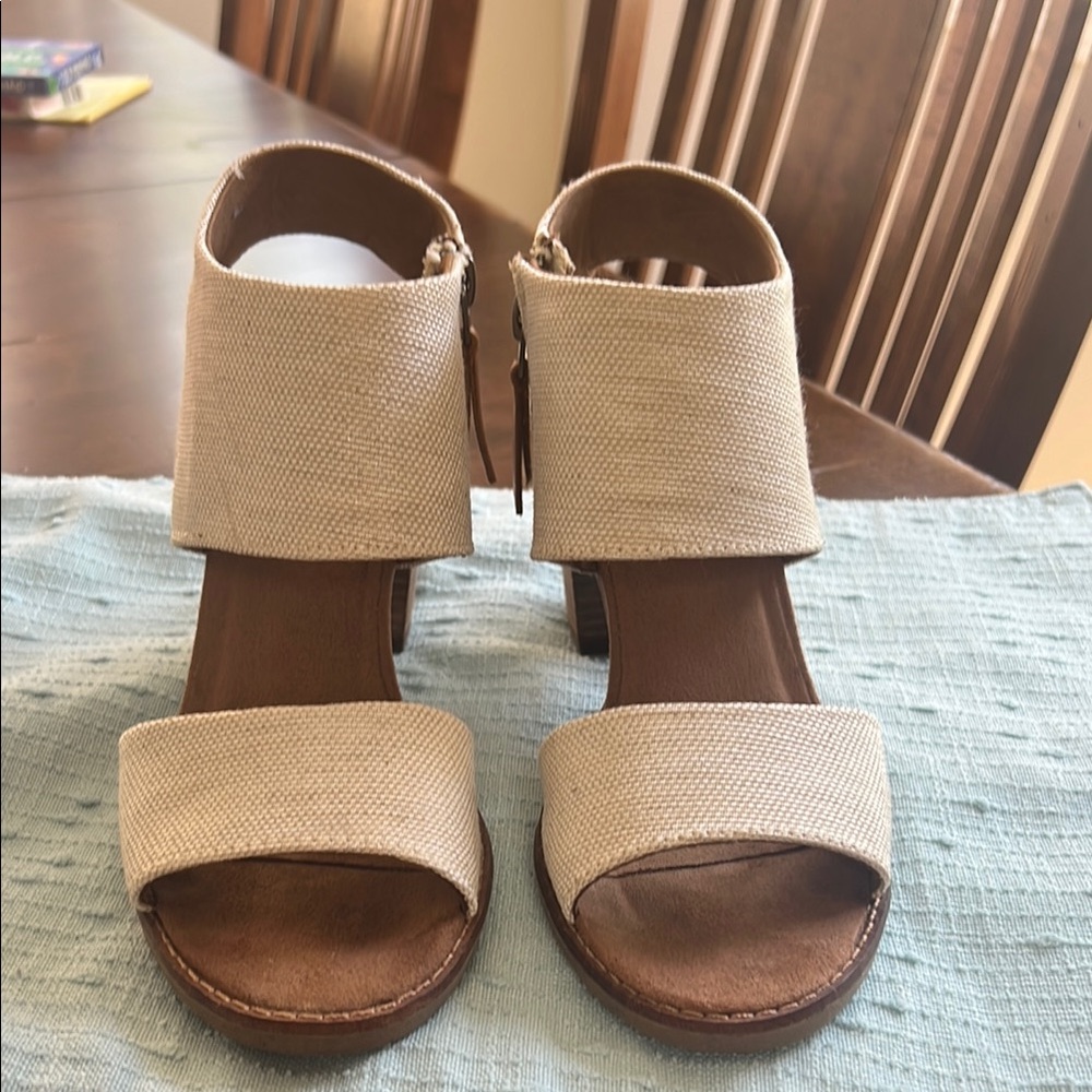 Elegant Toms Mallorca Cream Women's Sandals